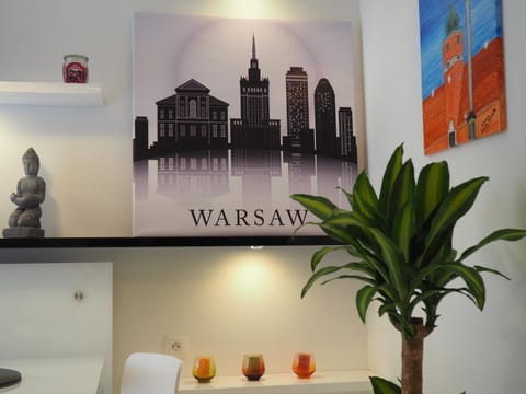 Spring, Day, TV and multimedia, Kitchen or kitchenette, Living room, Decorative detail, Seating area, Dining area, On site