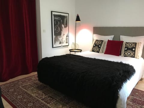 Photo of the whole room, Decorative detail