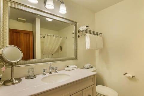 Wild Iris Inn Hotel in La Conner