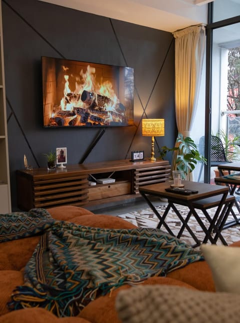 Communal lounge/ TV room, TV and multimedia, Living room, Evening entertainment