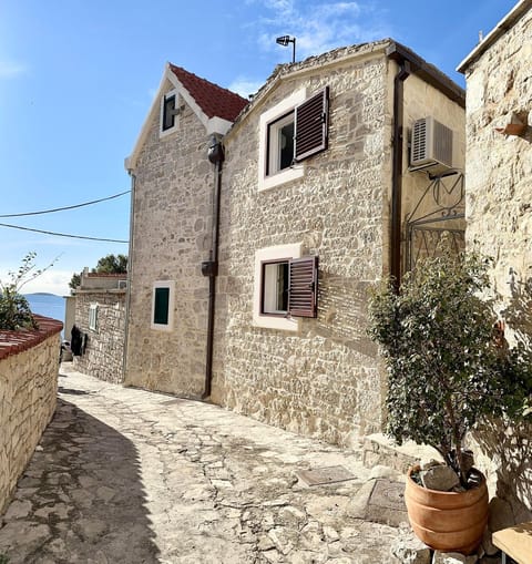 Property building, Street view, Quiet street view