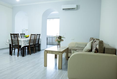 Living room, Seating area, Dining area, air conditioner
