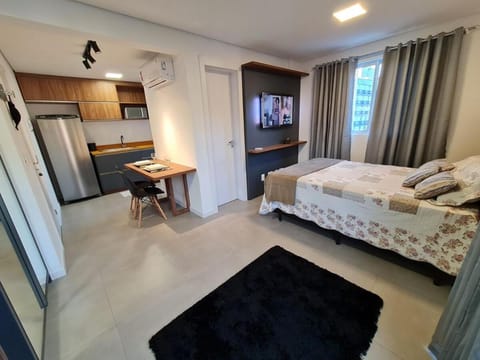 Bed, TV and multimedia, Kitchen or kitchenette, Photo of the whole room, Dining area