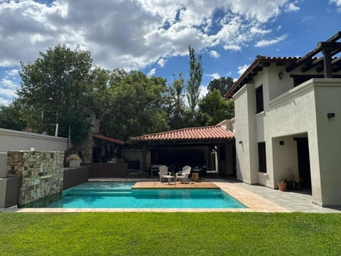 Property building, Patio, Day, Garden, Pool view, Swimming pool, sunbed