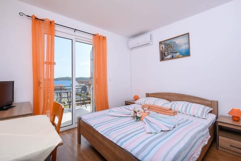Bed, TV and multimedia, Bedroom, Sea view, air conditioner