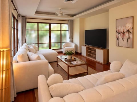 Communal lounge/ TV room