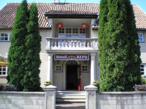 Facade/entrance