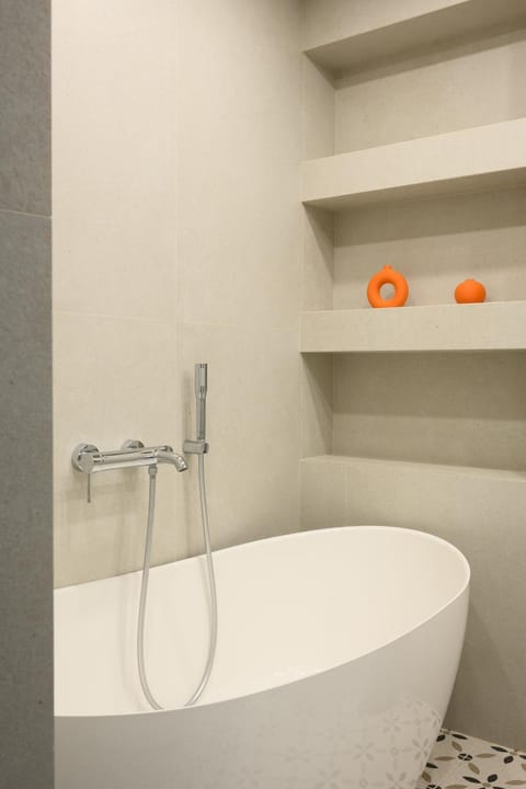 Bathroom, Bath