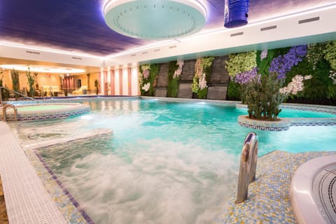 Sauna, Swimming pool