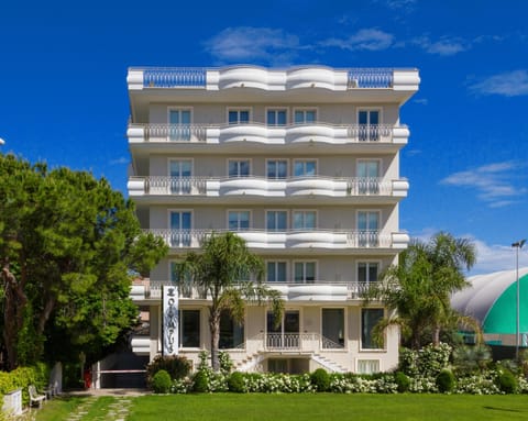 Property building, Day, Garden