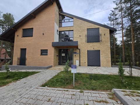 Property building, Neighbourhood, Garden view