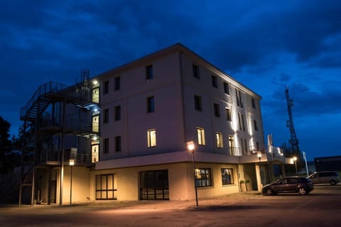 Facade/entrance, Bird's eye view