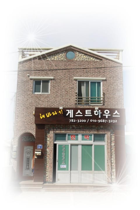 Property building, Facade/entrance, Property logo or sign
