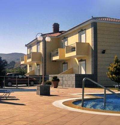 Property building, Day, Swimming pool