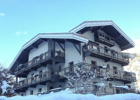 Facade/entrance, Winter