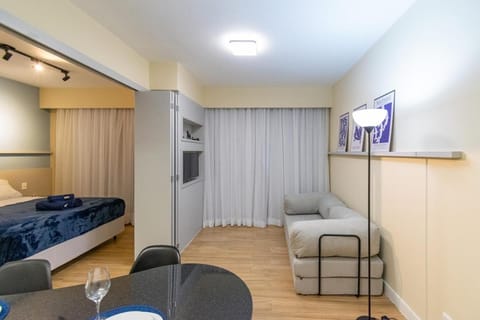 Bed, TV and multimedia, Living room, Photo of the whole room, Seating area, Bedroom