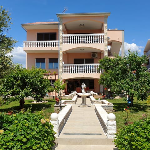 Property building, Facade/entrance, Garden