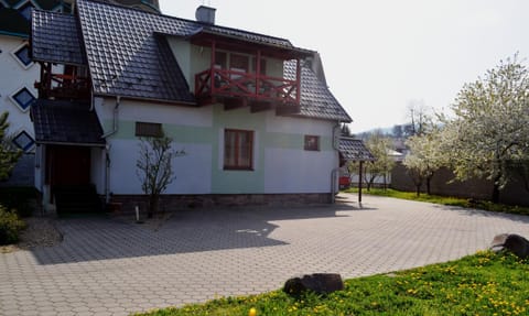 Facade/entrance, Decorative detail