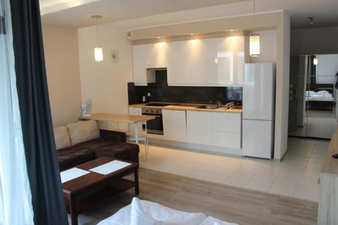 Kitchen or kitchenette, Food and drinks