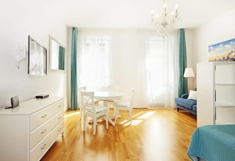 TV and multimedia, Living room, Seating area, Dining area, locker