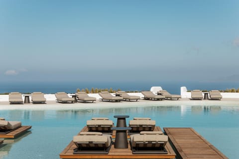 Pool view, Swimming pool, sunbed, sunbed