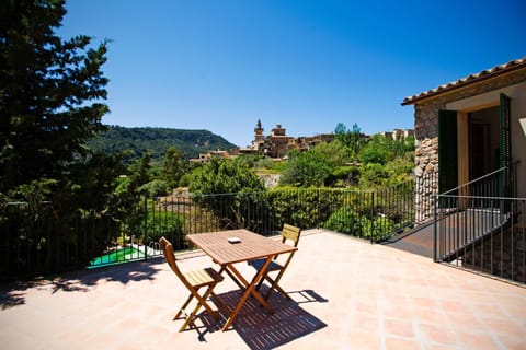 Patio, Day, Day, Balcony/Terrace