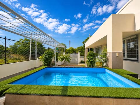 Swimming pool, Swimming pool