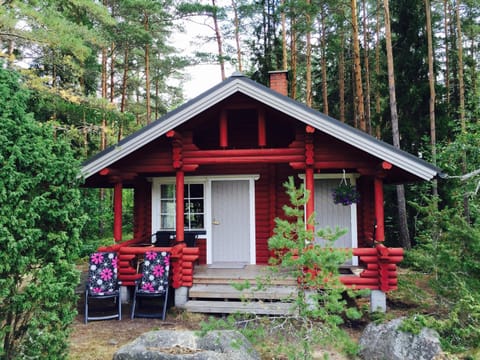 Property building, Facade/entrance, Day, Natural landscape, Summer, On site, Pets, Family