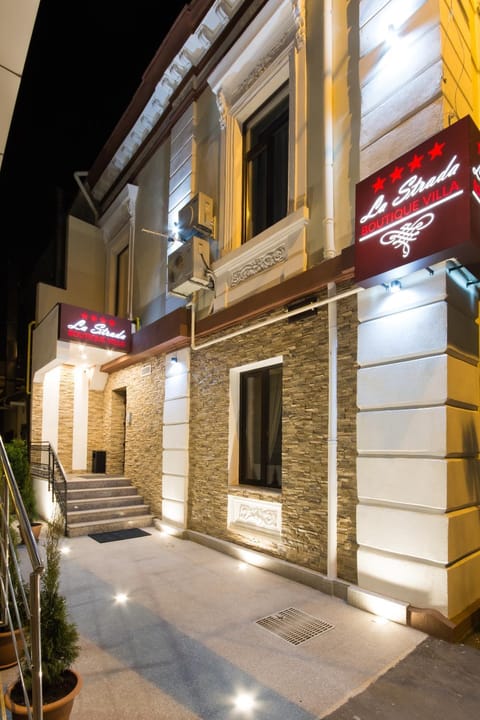 Property building, Facade/entrance, Night