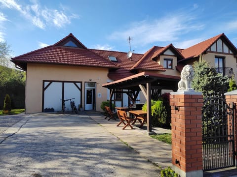 Facade/entrance, Garden