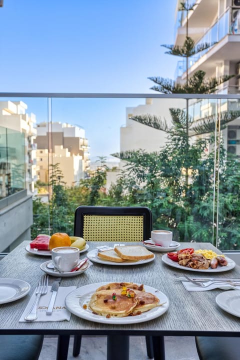 Balcony/Terrace, Food, Breakfast