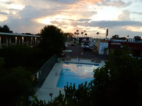 Facade/entrance, Bird's eye view, Floor plan, Pool view, Street view, Sunset