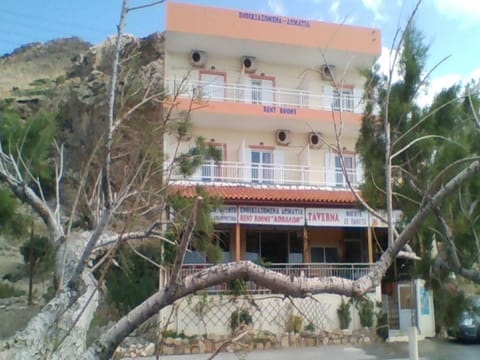 Restaurant/places to eat, Facade/entrance, Mountain view