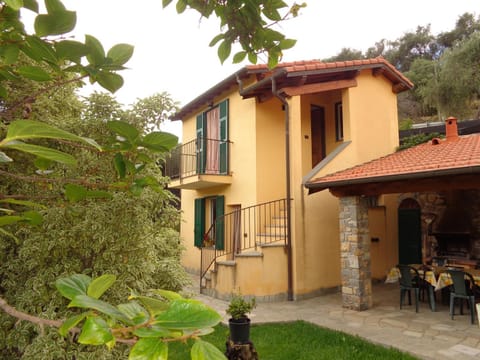 Facade/entrance, BBQ facilities, Garden, Banquet/Function facilities