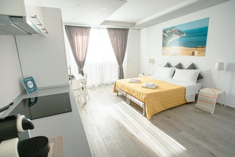 Bed, Living room, Photo of the whole room, Seating area, Bedroom, air conditioner