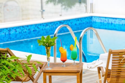 Day, Swimming pool