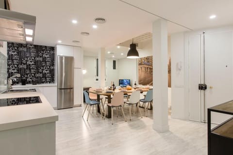 TV and multimedia, Seating area, Dining area