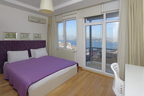 Bed, View (from property/room), Balcony/Terrace, Bedroom, Sea view, air conditioner