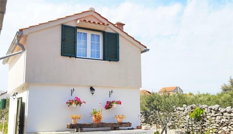 Patio, Facade/entrance, Spring, Off site, Day, Neighbourhood, Natural landscape, Activities, Winter, Summer, BBQ facilities, BBQ facilities, Garden, Garden, Balcony/Terrace, Balcony/Terrace, Photo of the whole room, Decorative detail, Seating area, Autumn, City view, Garden view, Mountain view, Sea view, Street view, Lunch