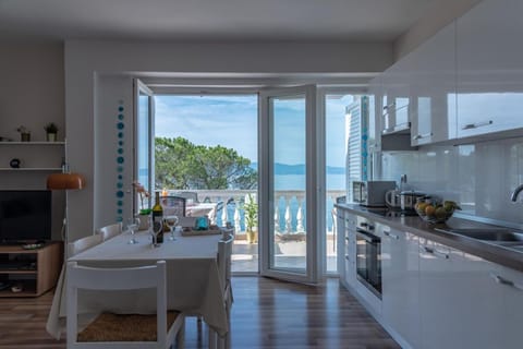 TV and multimedia, Balcony/Terrace, Kitchen or kitchenette, Seating area, Dining area, On site, Mountain view, Sea view