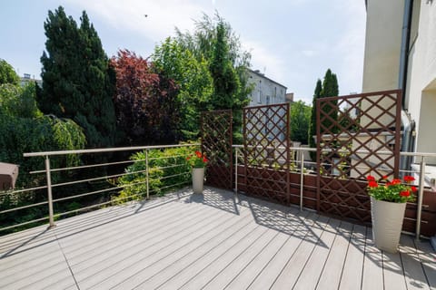 Patio, Spring, Day, Garden, View (from property/room), Balcony/Terrace, Garden view