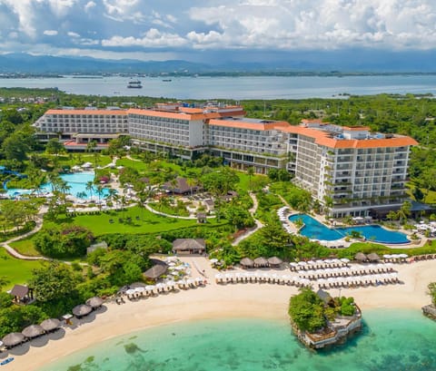 Property building, Natural landscape, Bird's eye view, Beach, Sea view, Swimming pool