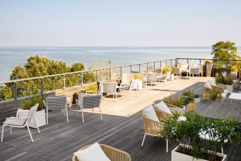 Restaurant/places to eat, Sea view