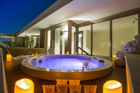 Balcony/Terrace, Swimming pool
