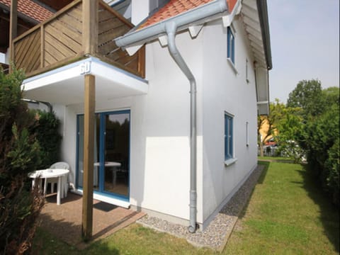 Property building, Balcony/Terrace, Decorative detail, Decorative detail, On site, Area and facilities