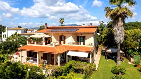 Property building, Bird's eye view, Garden, View (from property/room), Beach, Garden view, Garden view, Sea view