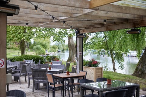 Restaurant/places to eat, Seating area