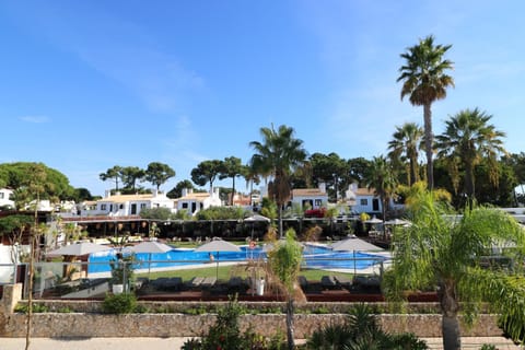 Restaurant/places to eat, Garden, Lounge or bar, Swimming pool