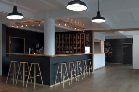 Restaurant/places to eat, Spring, Day, Night, Winter, Summer, Lobby or reception, Food and drinks, Autumn, On site, Meals, Lunch, Dinner, Drinks, Alcoholic drinks, Non alcoholic drinks, Seasons, Time of day