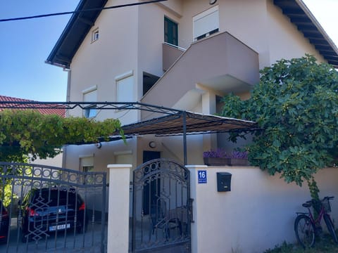 Property building, Inner courtyard view